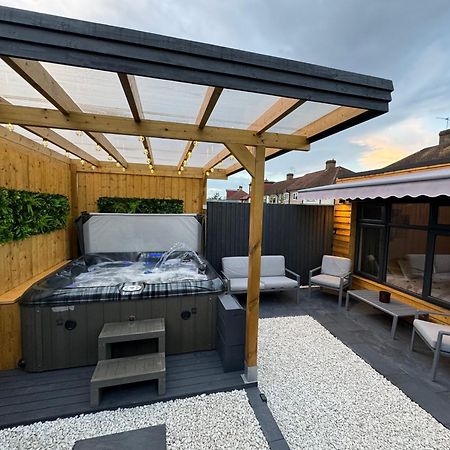Appartement Wild & Free Hot Tub Retreat à Dartford Extérieur photo